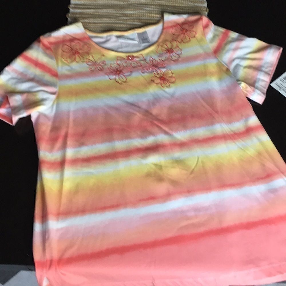 NWT embroidered tee size M